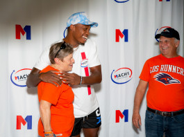Spurs Player & Mach1 Investor, Lonnie Walker IV Took Photos with 300 Fans At The UTSA Roadrunner Game on 9/11