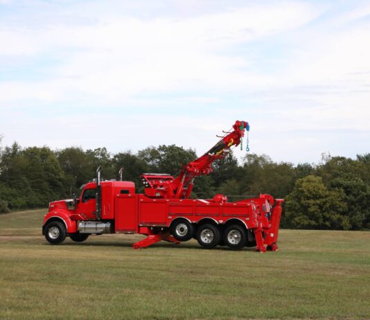New JD35/40 Ton Rotator from Jerr-DanĀ® Expands Heavy-Duty Recovery Options